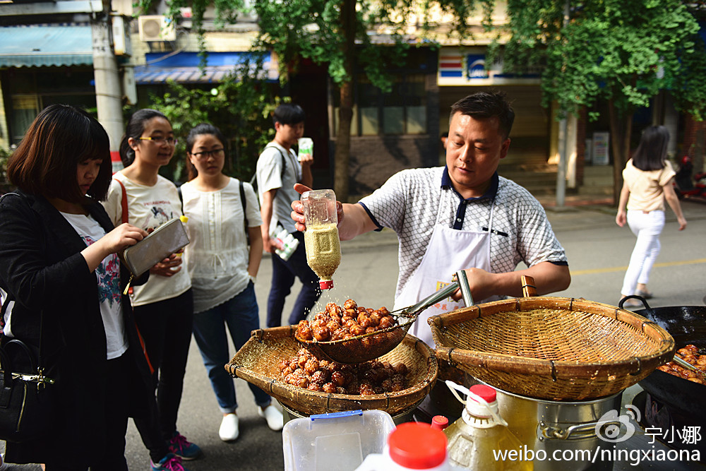 霸道太子最新探秘，小巷美食秘境